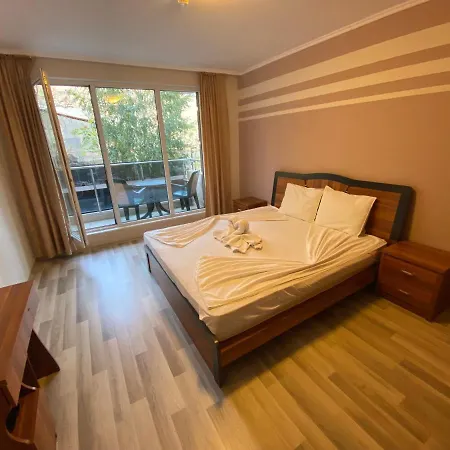 Апартаменти Admiral Plaza A1 Sunny