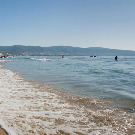 Admiral Plaza A1 Sunny Апартаменти