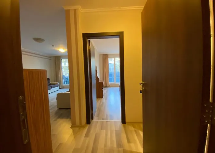 Admiral Plaza A1 Sunny * ساني بيتش