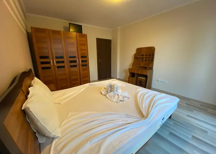 Admiral Plaza A1 Sunny Apartment *