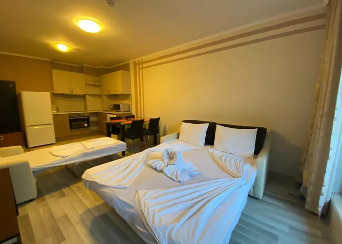 Admiral Plaza A1 Sunny Apartment *