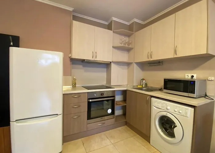 Admiral Plaza A1 Sunny Apartment