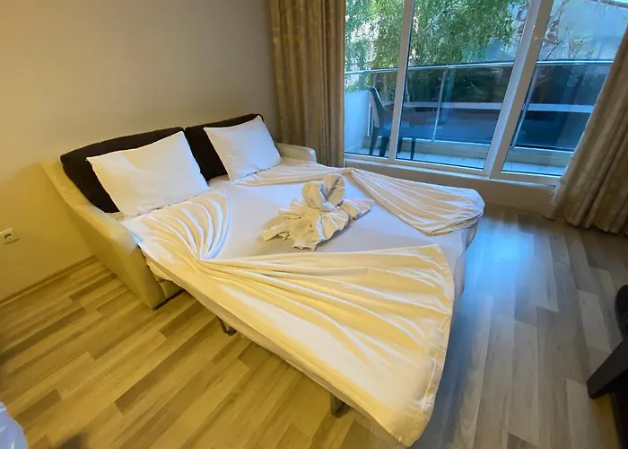 Admiral Plaza A1 Sunny * ساني بيتش