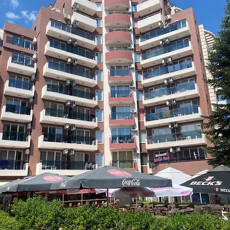 Admiral Plaza A1 Sunny Apartment